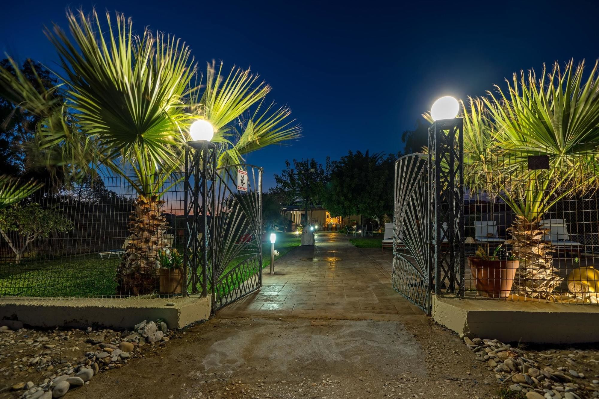 Maria'S Seaside Villa - House With 3 Rooms In Marathon, With Wonderful Exterior foto