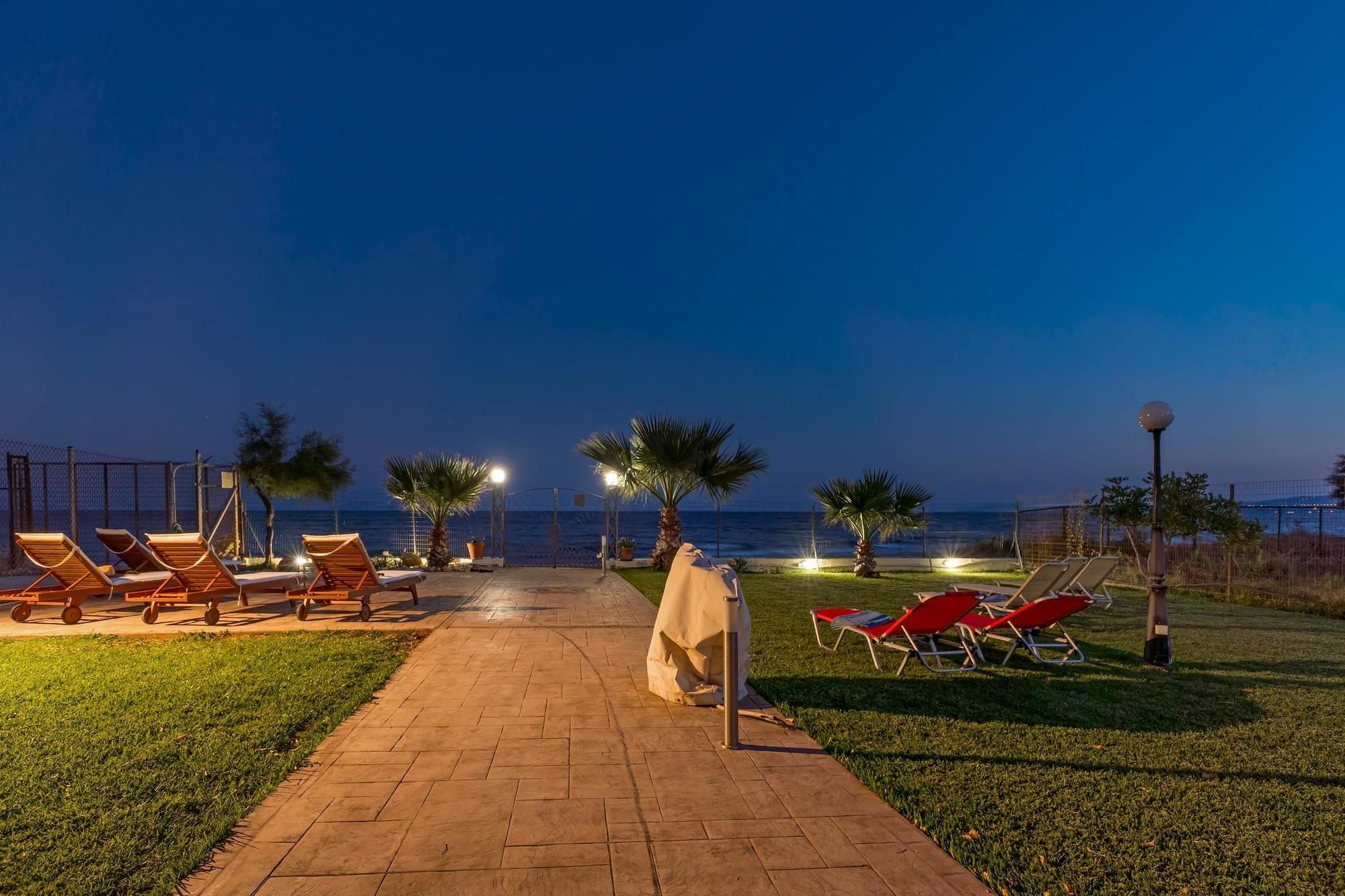 Maria'S Seaside Villa - House With 3 Rooms In Marathon, With Wonderful Exterior foto