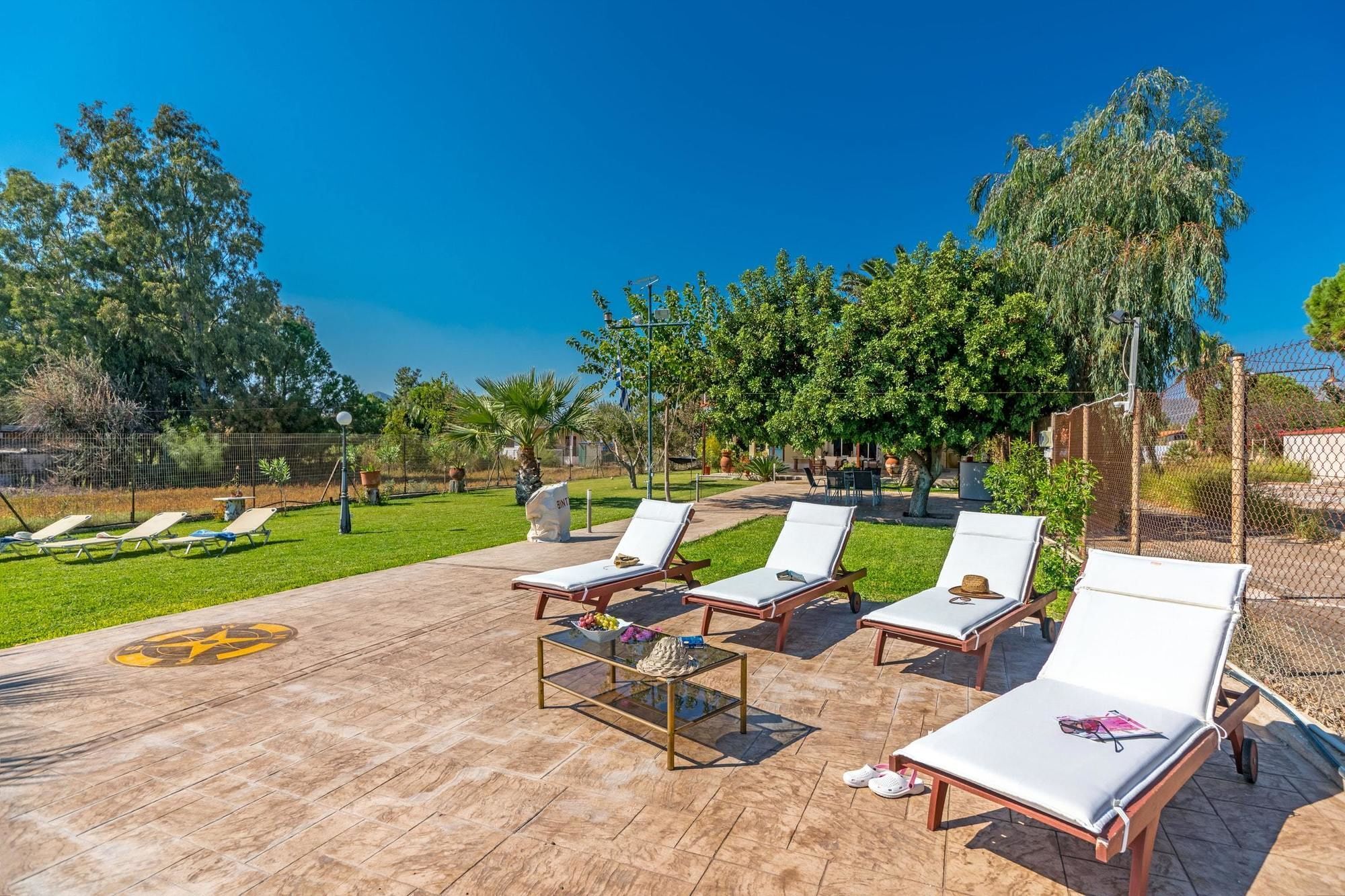 Maria'S Seaside Villa - House With 3 Rooms In Marathon, With Wonderful Exterior foto